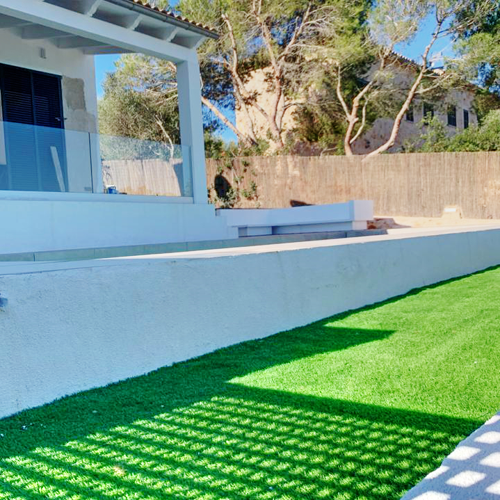 jardin exterior cesped